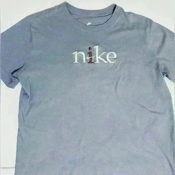 Nike The Nike Tee Loose Fit, Girls Youth Size XL, Lavender with Embroidered Logo - Picture 3 of 11